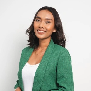 Dr. Samantha Reynolds